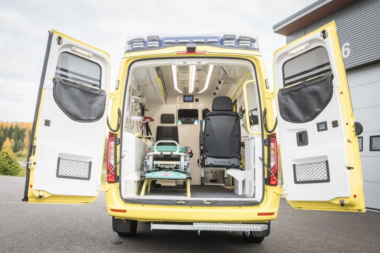 Mercedes-Benz Sprinter ambulanssi ulkokuva.